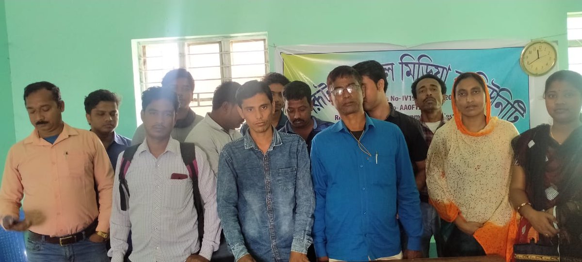 MdHossainAITC's tweet photo. বাংলার মানবিক মুখ্যমন্ত্রী অগ্নিকন্যা মমতা ব্যাণার্জীর হাত শক্ত করতে,, মুরারই 2 নং ব্লক তৃণমূল কংগ্রেসের বিধানসভা ভিত্তিক #GRASS_ROOTS কমিটির মিটিং, সোশ্যাল মিডিয়া কে মজবুত করতে,, উপস্থিত ছিলেন
মুরারই 2 নং ব্লক সভাপতি #আফতাবুদ্দিন_মল্লিক_মহাশয়সহ GRASS-ROOT এর নেতৃত্ববৃন্দ https://t.co/jIjDu8dJLO