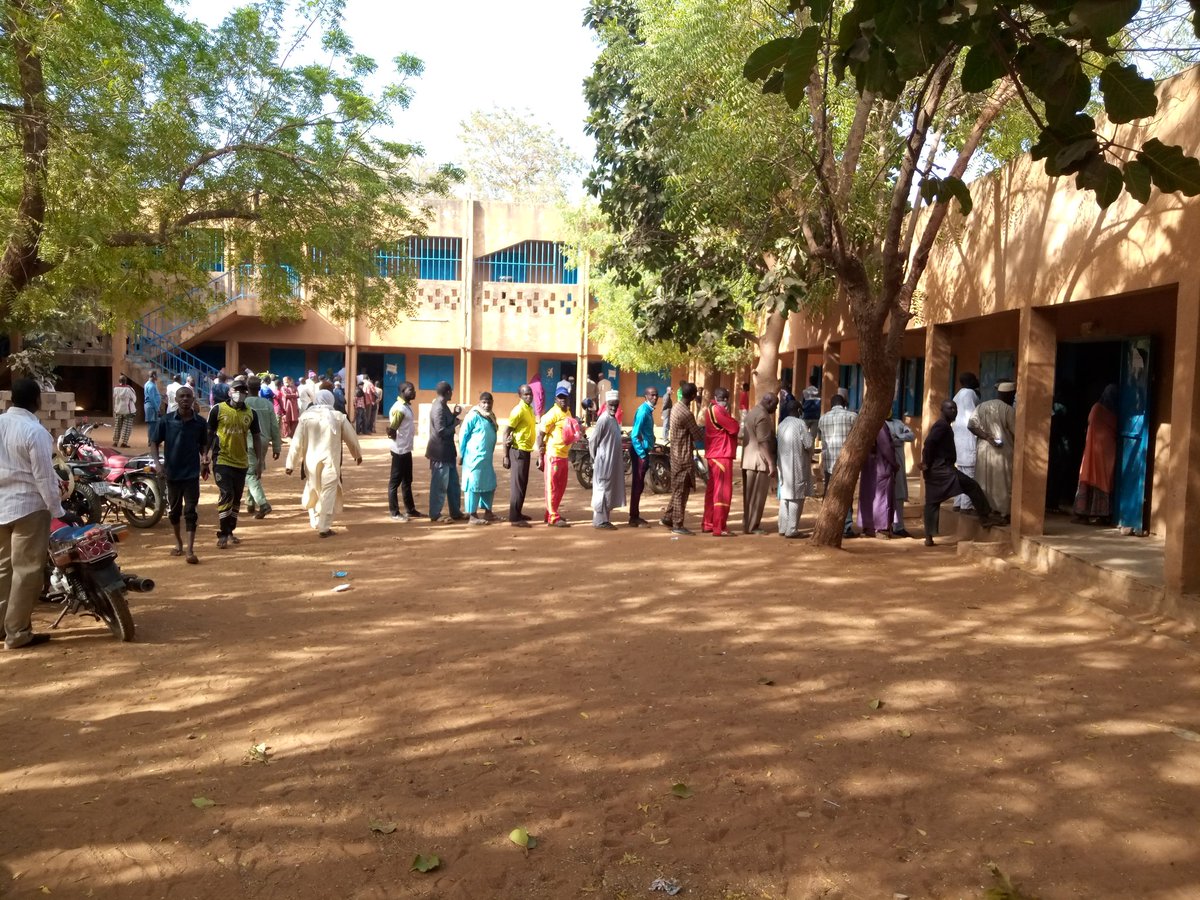 dueniger's tweet photo. #Niger Élections présidentielles deuxième tour. Bonne chance aux candidats @mohamedbazoum et @MahamnOusmane https://t.co/UMnLLNSncg