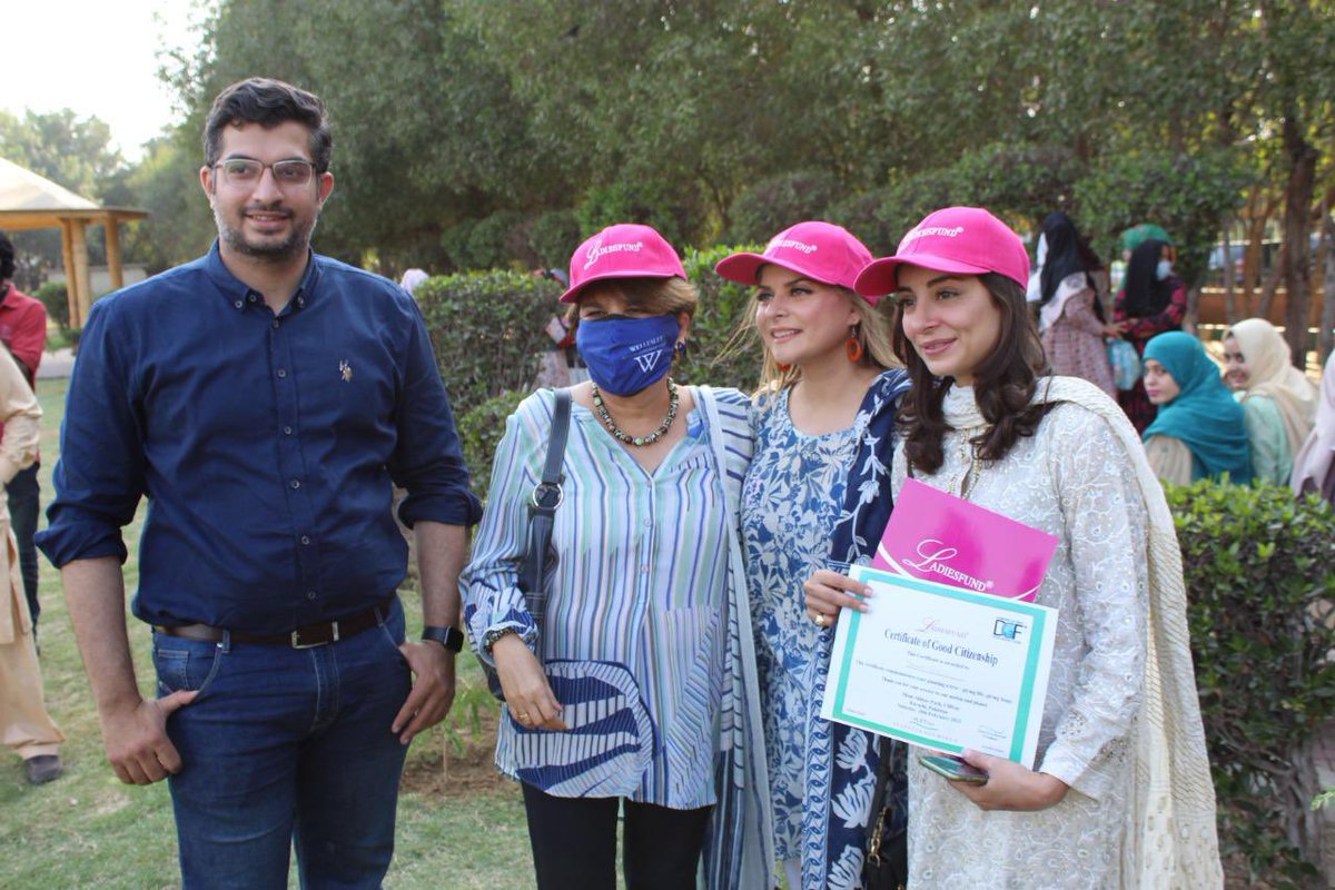 DCKhiCentral's tweet photo. Congratulations to #LadiesFund for arranging a wonderful event in #MoinAkhtarPark. We need more and more citizens to support and participate in our plantation drive. Special Thanks to @sarwatgilani for visiting. #LetsGreenKarachi https://t.co/gnc9LMs1K2