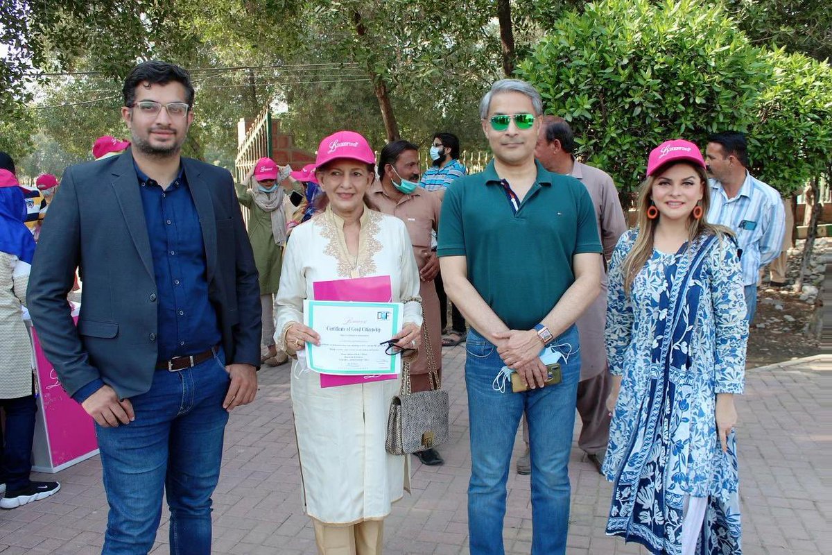 DCKhiCentral's tweet photo. Congratulations to #LadiesFund for arranging a wonderful event in #MoinAkhtarPark. We need more and more citizens to support and participate in our plantation drive. Special Thanks to @sarwatgilani for visiting. #LetsGreenKarachi https://t.co/gnc9LMs1K2