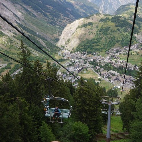 SonoitaliaInfo's tweet photo. Auf Entdeckungsreise rund um #La #Thuile mit dem #MTB: Bis in den Herbst hinein lässt sich die Region um die kleine Bergstadt herum im #Aostatal auf dem #Fahrrad-#Sattel erkunden. 👉https://t.co/C3dphIGIbx @AostaValley @Valle_dAosta @loversmountain @CiaoNico https://t.co/HpZWbAJEuJ