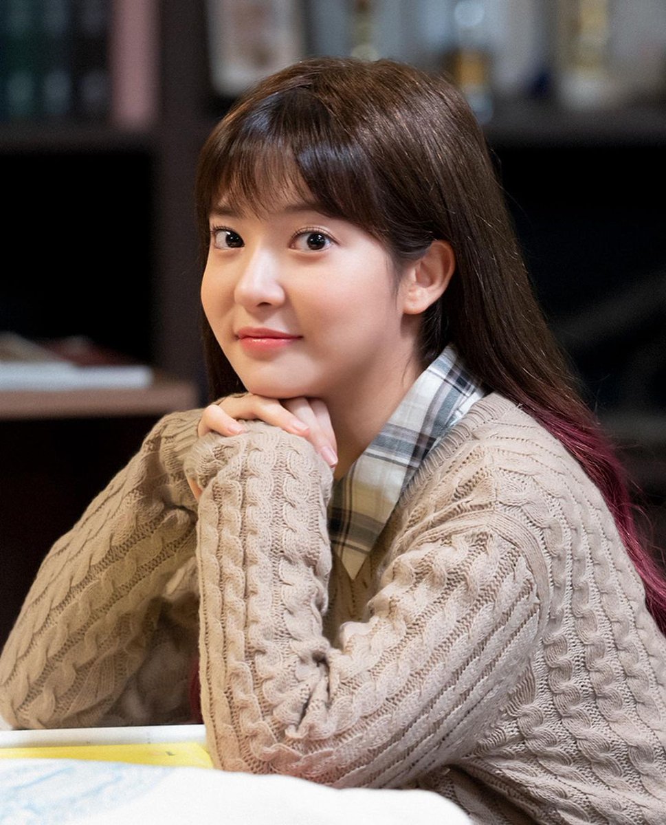 ht_Sumin's tweet photo. 수민이의 비하인드 사진! 여러분 반가워요^^ スミンがのビハインド写真！皆さんチャームド^^ Sumin's behind-the-scenes photo! Nice to meet you^^  #펜트하우스 #비하인드 #펜트하우스2 #공식계정아님 #조수민 https://t.co/CeEUVUQXlh