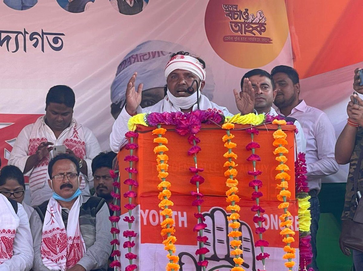 IYCAssam's tweet photo. IYC President Srinivas ji gave powerful inspiring speech in public meeting at Nalbari.
He clearly stated that our leader Shri @RahulGandhi ji is with people of Assam and he said No to CAA means No CAA in assam.
#SrinivasInAssam https://t.co/qojVM5hOu9