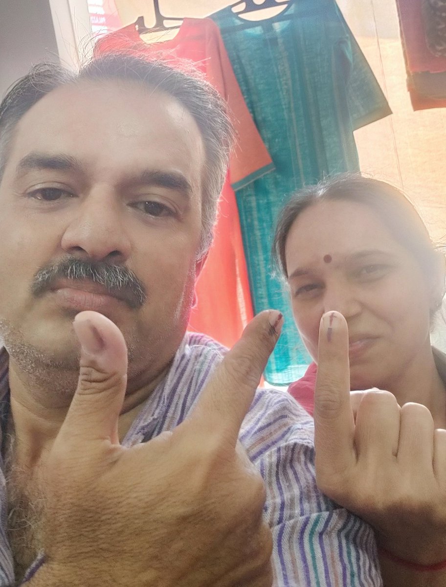PranavBaxi's tweet photo. અમે પવિત્ર મત નુ દાન કર્યુ........
અમારો મત, અમારો અધિકાર,
ગુજરાત કરે છે સ્વીકાર.
#GujaratMunicipalElection2021 https://t.co/IQOc1xaHPG