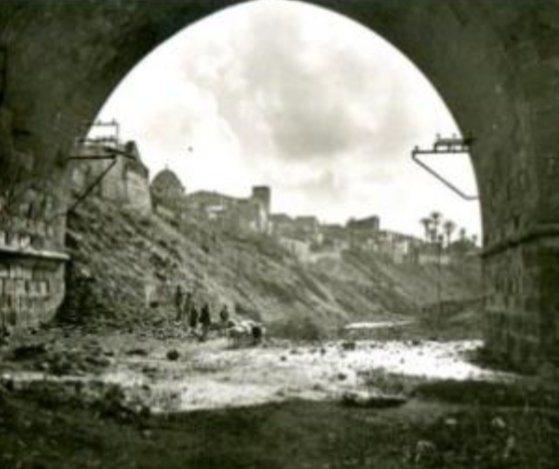 El Raval a través del Puente de Santa Teresa. Años 20 del pasado siglo