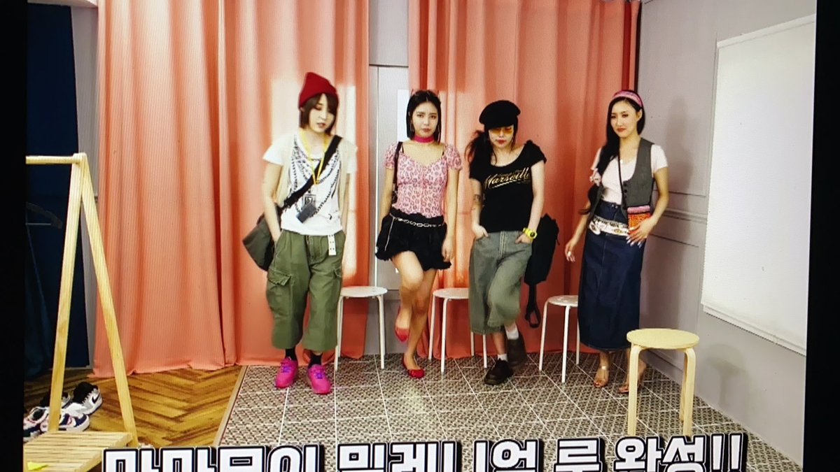 kimyong1991's tweet photo. They can wear plastic bags and look classy af.
#TRAVELwithMAMAMOO
#MAMAMOO https://t.co/vNBPXtjaYj