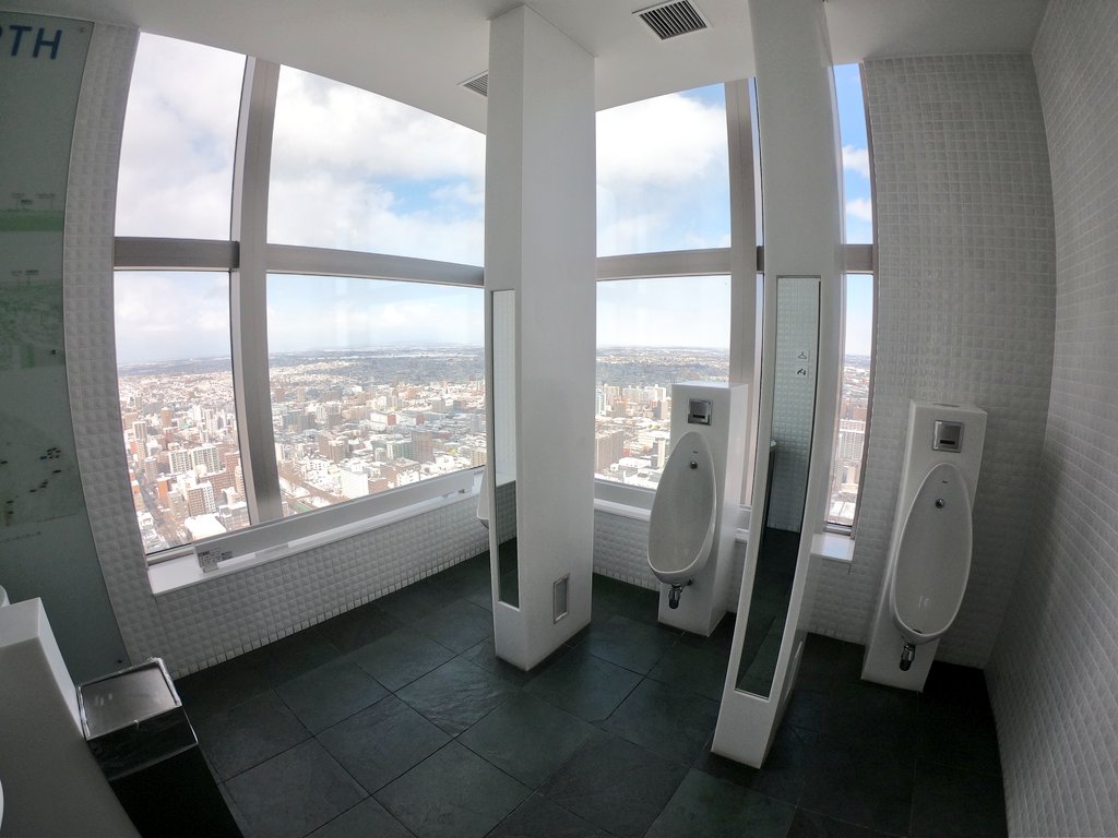denier40's tweet photo. JRタワー展望台のトイレに行ってみな、飛ぶぞ https://t.co/cGO2kLlfOs