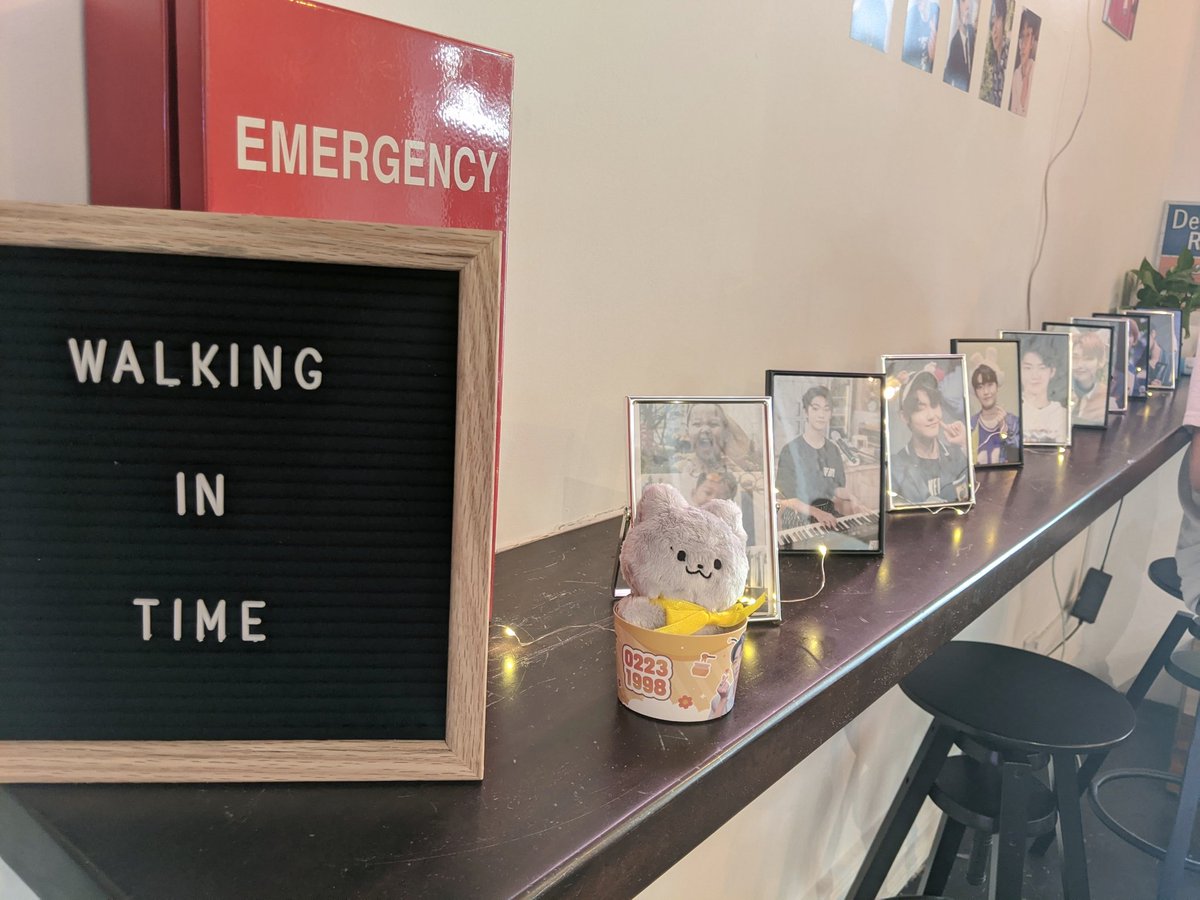wonuyus's tweet photo. first ever tbz café event ◡̈ super cute cupsleeve and decorations ;w; 
brought junyang along to his friend's birthday party!!
🐝🌼🐝🌼🐝
@ourhoneybee0223 #honeybee켑day https://t.co/Z0V17a4RhC