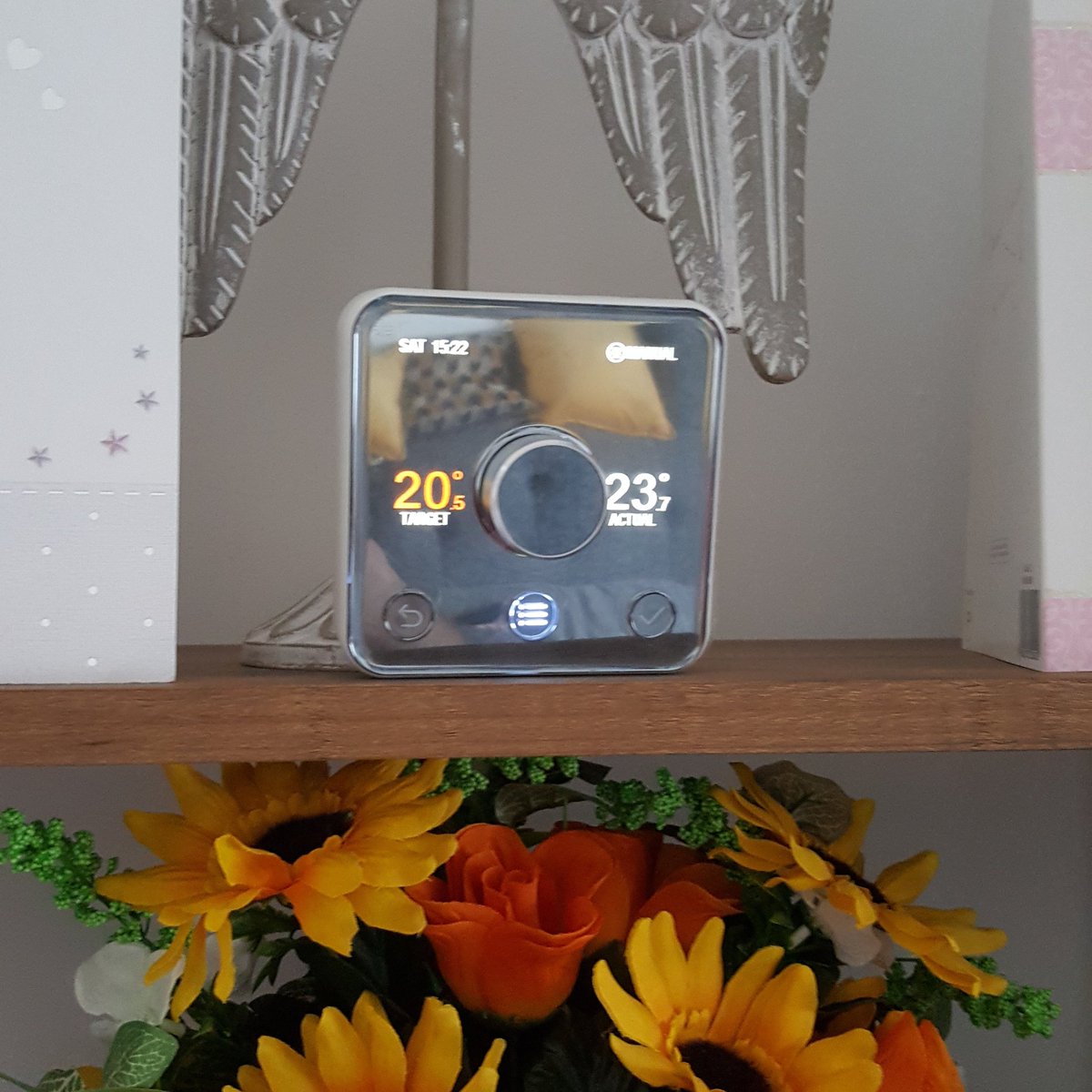 MBElecandHeat's tweet photo. Hive Active Heating smart thermostat fitted yesterday https://t.co/4vcXVQd2Fl