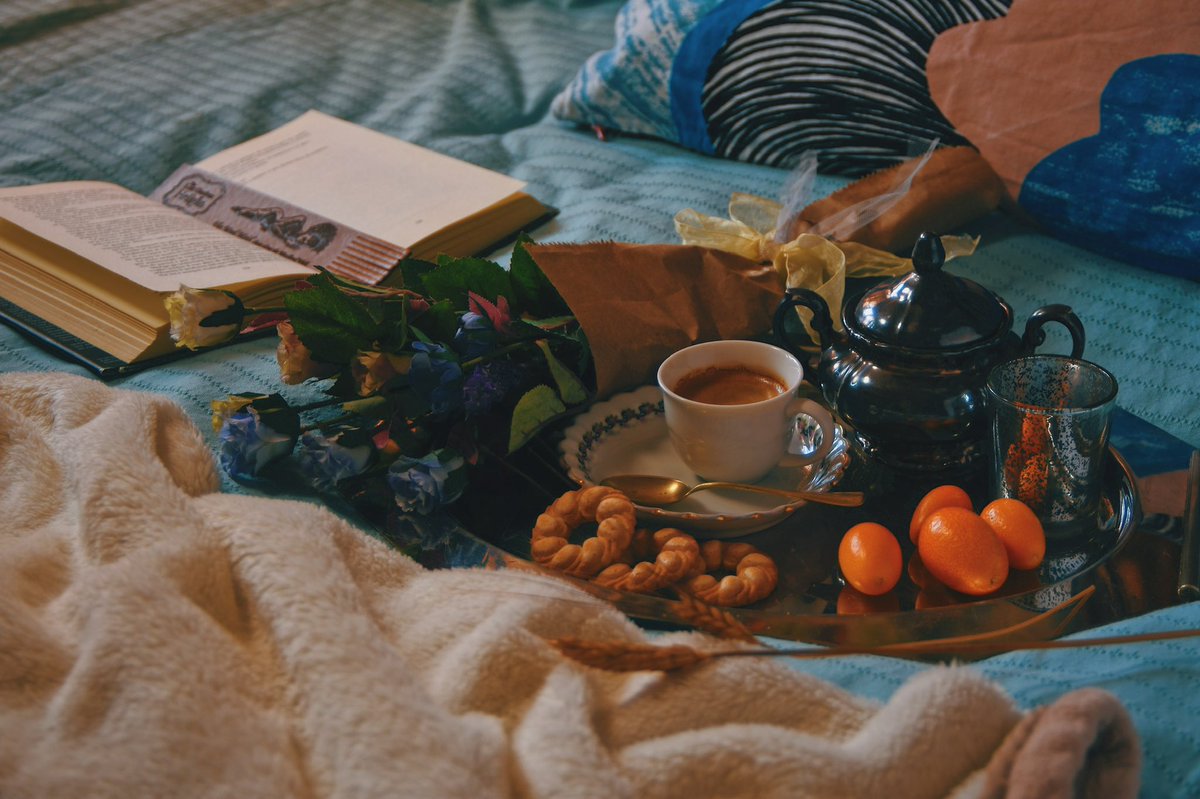 miss_maplewhite's tweet photo. Sunday Morning ☕️🍊💐

#SundayMorning #Coffee #book #Flowers #BreakfastClub #breakfast #time https://t.co/TMTR0oEpcs