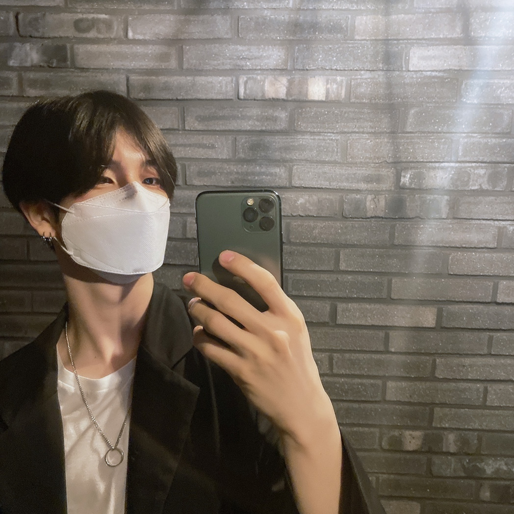 OfficialBluedot's tweet photo. [#전도염] 안녕하세요! 도염입니다!
오늘은 저의 생일입니다!😊
생일 축하해 주셔서 정말 감사드리고 덕분에 행복한 하루 보낸 것 같아요☺️ 
여러분도 모두 행복한 하루 보내셨길 바라고 곧 좋은 모습으로 찾아뵙겠습니다! https://t.co/ElAyVDLggs