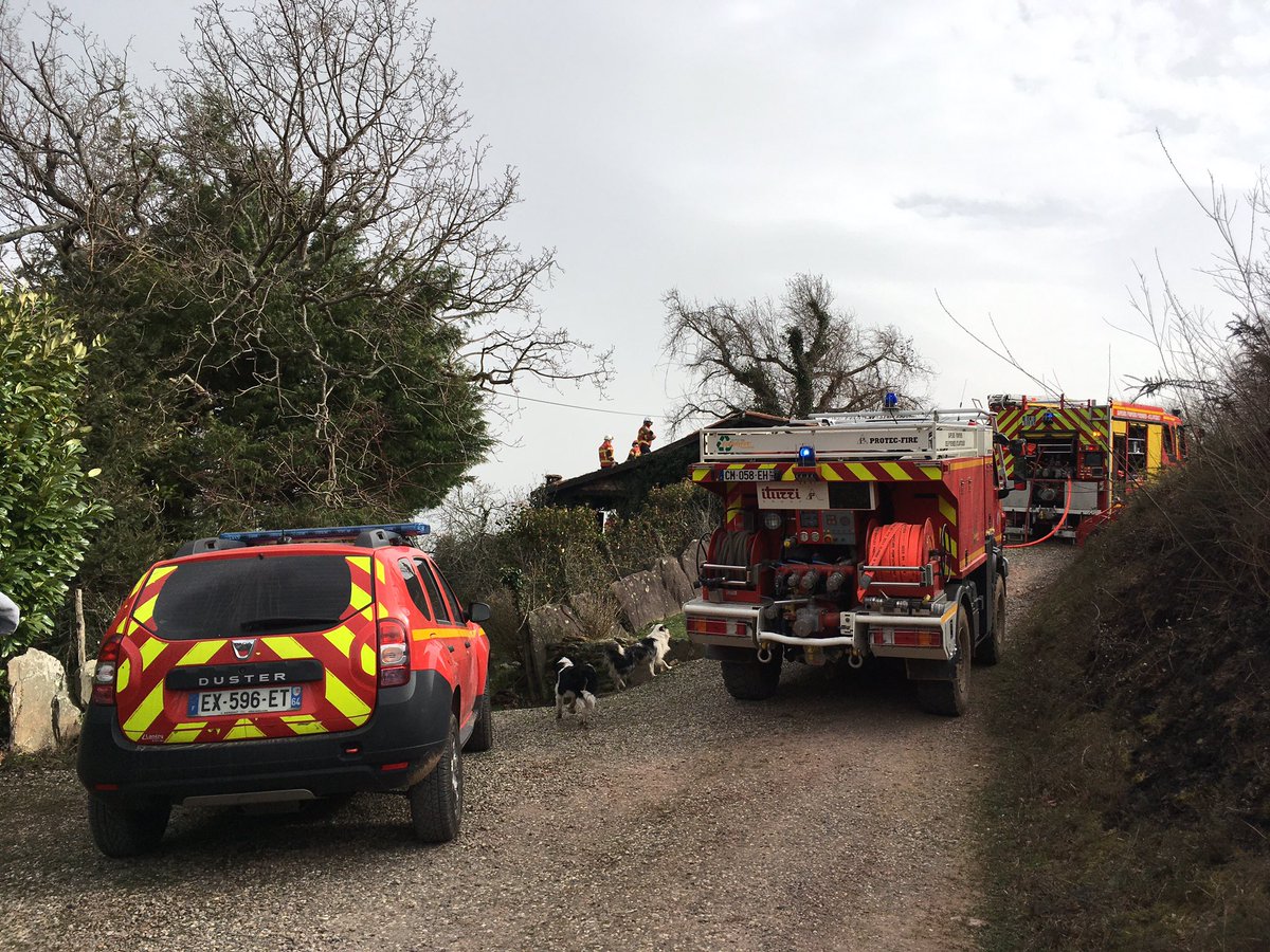StephanieF3EH's tweet photo. [#PaysBasque #Incendie] 700 ha ont brûlé autour de la Rhune entre Biriatou Urrugne et Ascain 100 pompiers toujours en action ce matin Une enquête est ouverte pour destruction par incendie Infos à suivre @F3euskalherri @F3Aquitaine @franceinfo https://t.co/jyRv2uBCOB