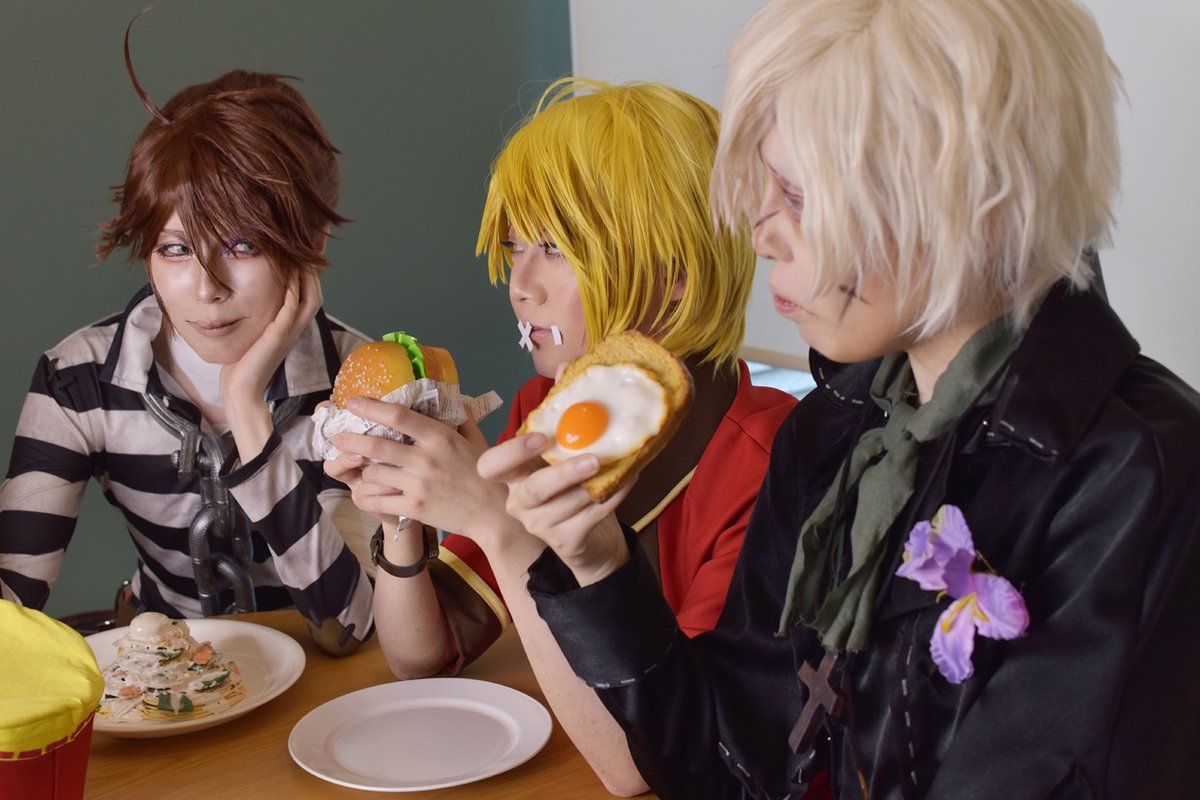 Fuyunagi_0112's tweet photo. 【cos】Identity V／第五人格

「君たちは”永久機関”を知っているかい？
　あれはね、そう、……」
（（また、彼の長い話が始まった…））

メンバー
ルカ：かのんちゃん
ビクター：帽子屋さん
アンドルー：冬凪

Photo
古都さん（@full1_245 ） https://t.co/zLC3Pr6mzg