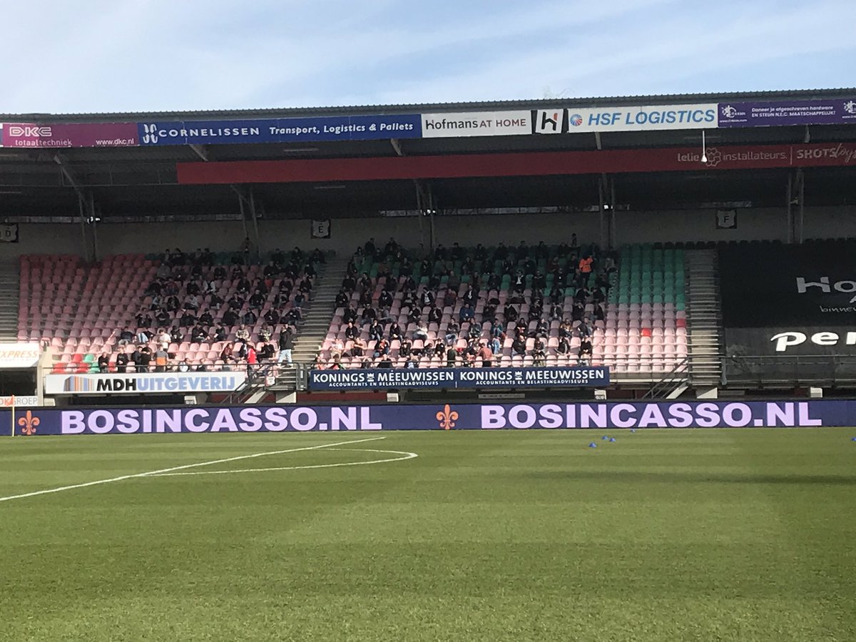 markvs1989's tweet photo. Eerste vakkie zit uur de aftrap al βvolβ in De Goffert. Keurig in de houding. Kim Jong-un zou trots zijn #necgra #testduel https://t.co/bP6G5lNrtM