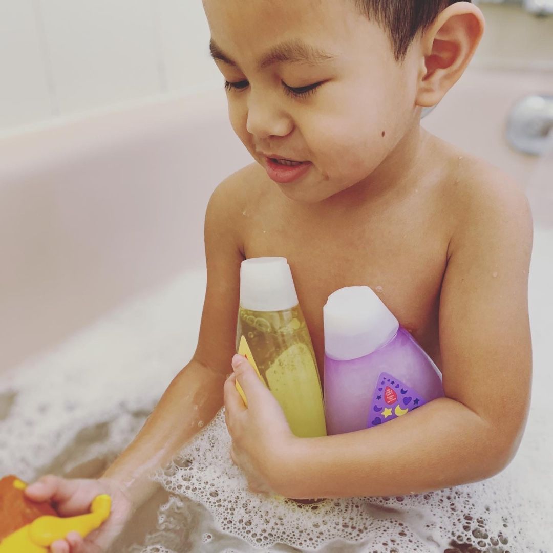 kenrhys18's tweet photo. Bathtime has never been this fun with @johnsonsbabybathtime #headtotoewash #gifted #complimentary #influensterca @johnsonsbabyca #johnsonsbabyca https://t.co/6549FOymiW https://t.co/YvssKQVdbF