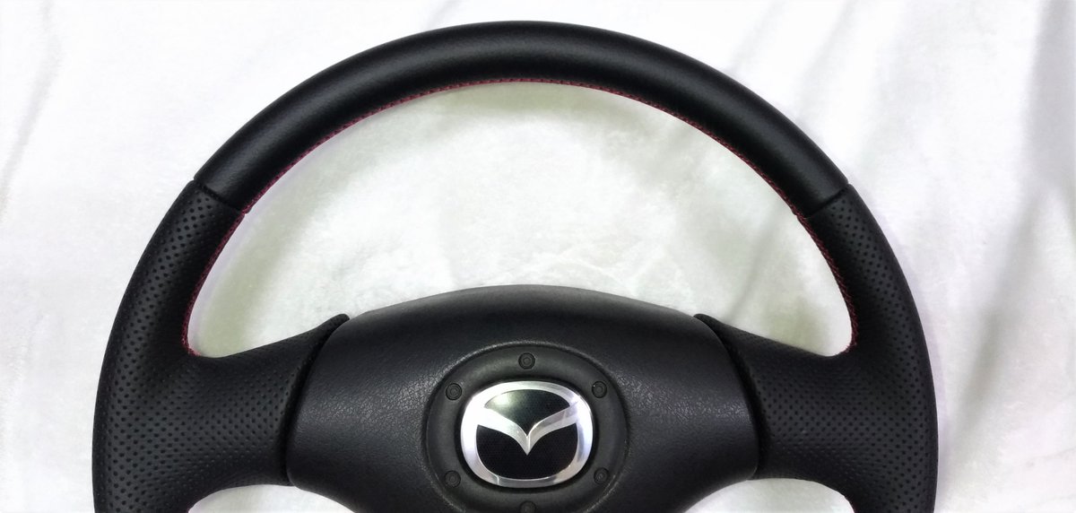 tonnyhan's tweet photo. #RX-7 #FD3S #LeatherCustomFIRST
Leather Custom FIRSTさんに巻き直しをお願いしてたFDのステアリングが出来上がってきた。
赤ステッチの純正ハンドルが手に入らなかったので、何とか巻き直しで再現できないかと思いお願いしてました。 https://t.co/Gkqqt76aR1