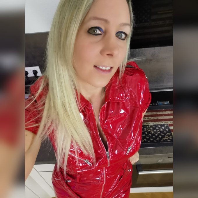 Sch&ouml;ne Latex Gr&uuml;&szlig;e. M&ouml;chtest du noch mehr sehen. Fr&uuml;hschoppen noch bis 12uhr registrieren und Bonus verdoppeln<a href="/tag/selfie"class="tags"><span>#selfie</span></a><a href="/tag/smile"class="tags"><span>#smile</span></a><a href="/tag/latex"class="tags"><span>#latex</span></a><a href="/tag/fetish"class="tags"><span>#fetish</span></a><a href="/tag/fashionista"class="tags"><span>#fashionista</span></a><a href="/tag/retweet"class="tags"><span>#retweet</span></a>