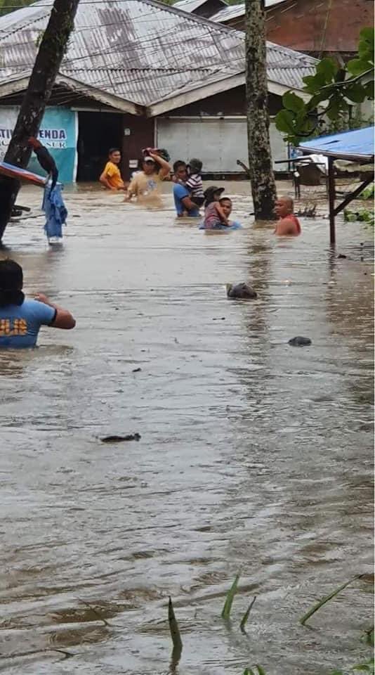 yamsmika's tweet photo. a tropical storm which is called Auring has hit Surigao del Sur and it resulted to a massive flooding on the area. due to the severity of the thunderstrom, it was also said that a tornado was possible too. #AuringPH #TyphoonAuring https://t.co/MQUf5wCunT