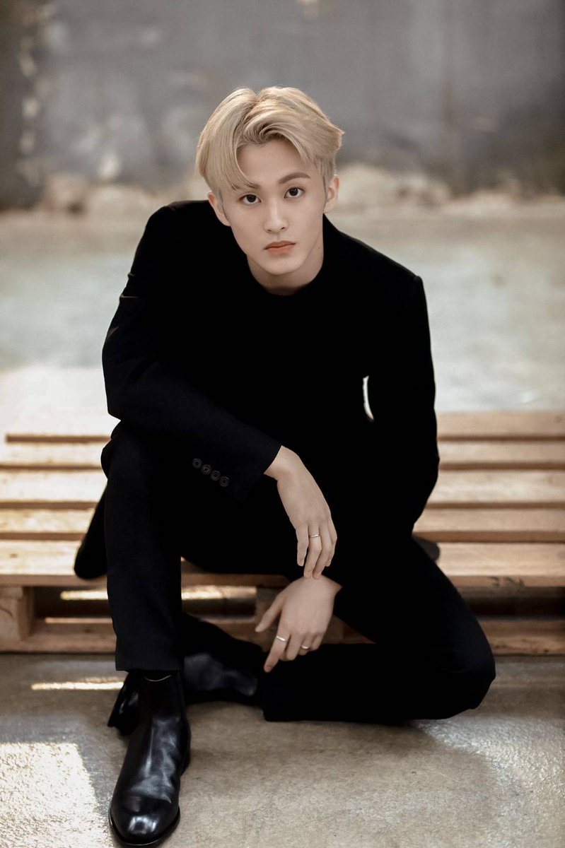 pitcha_style's tweet image. ม้าคผมดำรี                  ม้าคผมบลอนด์เฟบ