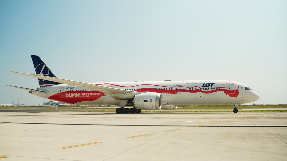 VelanaAirport's tweet photo. All the way from Warsaw, we have @LOTPLAirlines flying to the Maldives this season with weekly flights 😄 🇲🇻 ✈️ 🇵🇱 
Welcome to the #SunnySideofLife ! ☀️ 🏖 🌊 ��� 

#VisitMaldives
#flyLOT
#FlyWithUs https://t.co/4QRGNgFgUs