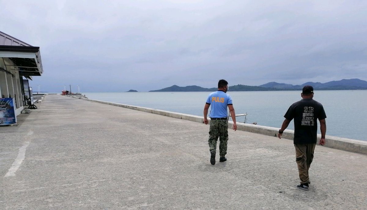 pnp_carles's tweet photo. A member of Carles PNP conducts coastal patrolling and monitoring together with a force multiplier at Brgy. Bancal,  Carles, Iloilo. #AuringPH #LetsVoltinAndWeFightAsOne 
#WeServeAndProtect
#TeamPNP
#LetsGoIloiloForAStrongerPRO6 
#JustBeGoodAtIt https://t.co/qDVqAZJd2T