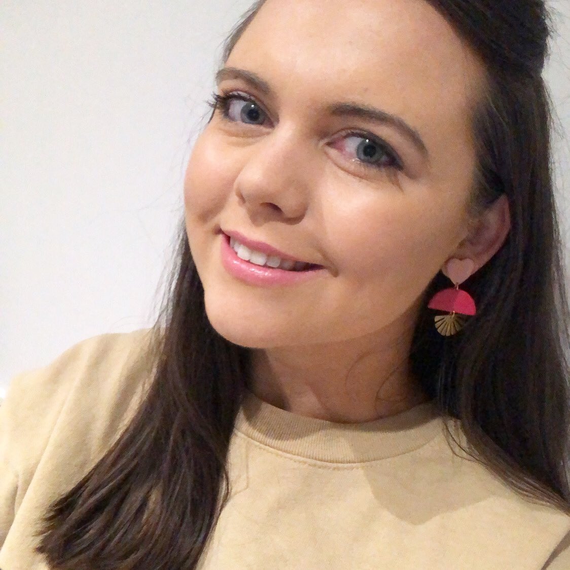 Good morning gang💘
Are you looking for a gift for #MothersDay? I’ve got some lovely handmade earrings that will make the perfect treat to say ‘I love you’ etsy.com/uk/shop/SlayWi… <a href="/UKGiftHour/">UKGiftAM</a> #UKGiftAM #UKGiftHour