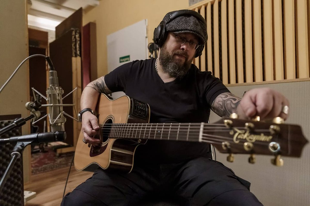 OHRENFEINDT_StP's tweet photo. Mal wieder was aufgenommen.
Stay tuned! 😉
Foto: Andrea Da Silva Nolasco
_____
#OHRENFEINDT #MusikMeyer #Takamine #Tronical #PicturesbyNola #stpauli #kiez #chrislaut #keulerockt #shure #reeperbahn #single #rockmusik #vollgasrock #unplugged #akustik #bseite #7inch https://t.co/TjmnknbCPC