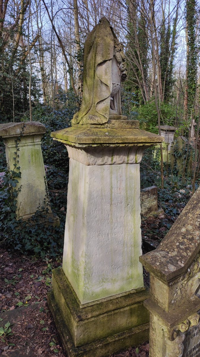 edvJump's tweet photo. Lovely to run with my family the virtual @nyrr #BlackHistoryMonth 5k race to Abney Park and the burial of Joanna Vassa, daughter of one of the first black activist and abolitionist Olaudah Equiano. #runninginlockdown @Strava https://t.co/Hm1DrDQedy