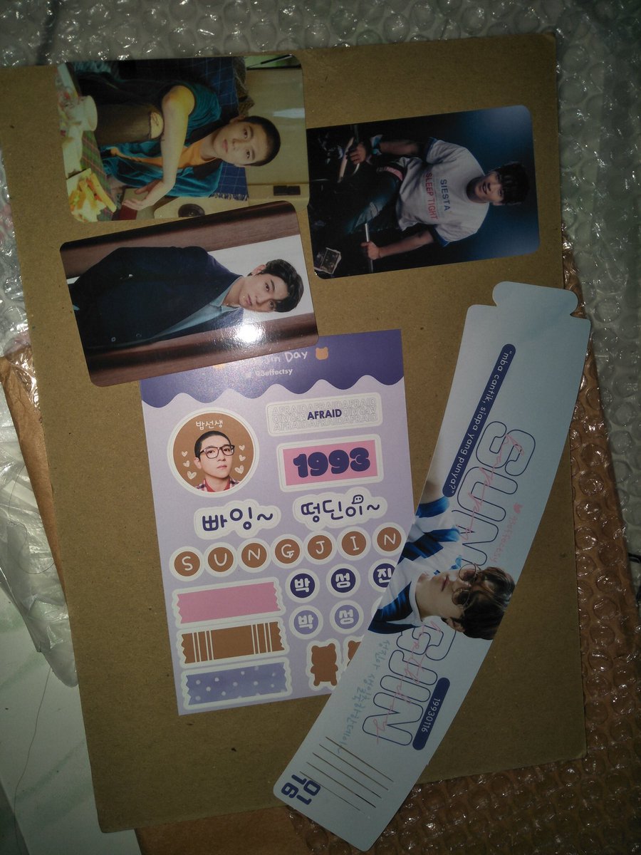alterjongdae3's tweet photo. @93effectSY  kaget lagi makan tetiba  "permisi paket" perasaan ga mesen apapun pas dibuka ternyata mas ganteng toh yang sampe xixixi makasih ya kak 😍 https://t.co/WXEZyzfuOh