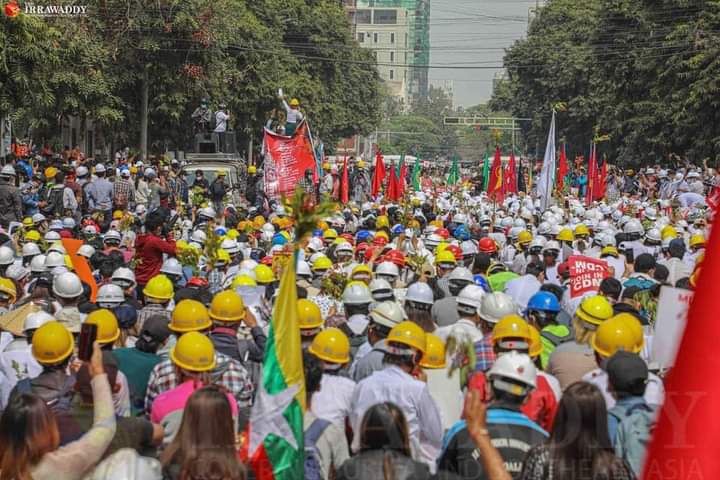 takhon_intel's tweet photo. How many dead body needed UN to take action?? 
Peacefully protestation in Mandalay!

#WhatsHappeninglnMyanmar 
#Feb21Coup https://t.co/4PJoSuvC39