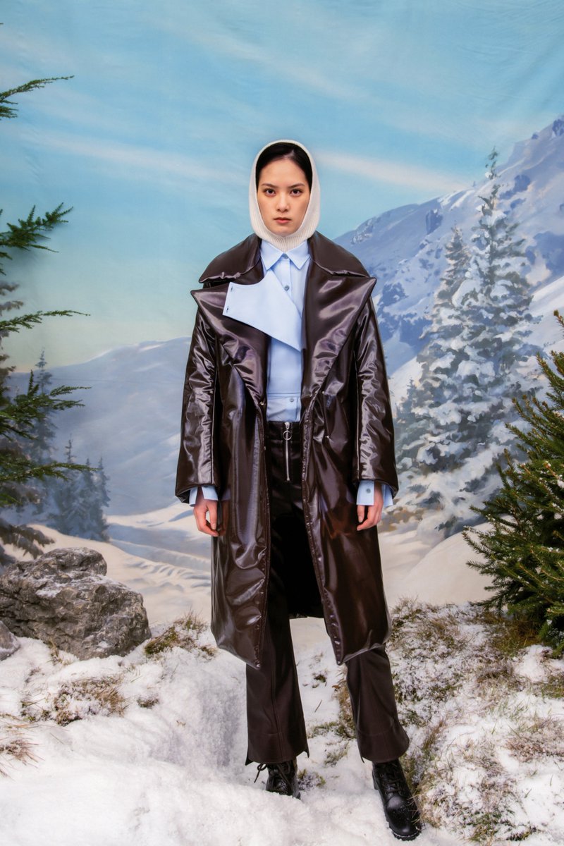 Nods to skiwear came via knitted leggings and hooded sweaters cut from luxurious wools and cashmeres in @EudonChoi's Fall 2021 collection: vogue.cm/96ZkGLD
