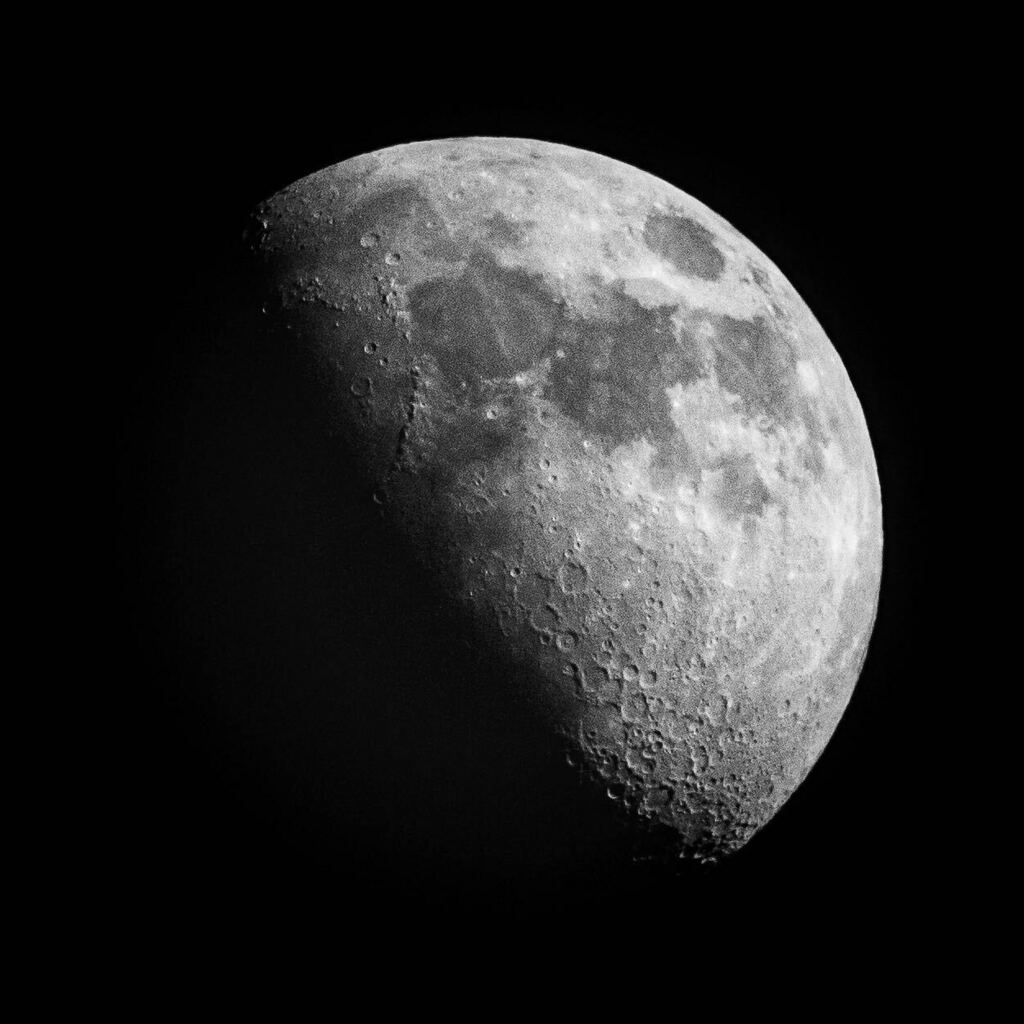 Medienwandler's tweet image. Mond. 500mm. Aus der Hand. Tagsüber. #sigma150500 instagr.am/p/CLjTnbrnK27/
