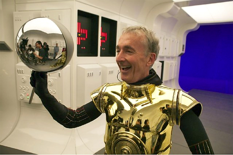 Happy birthday to C-3PO himself, Anthony Daniels! 

Who is your fave droid in the Star Wars movies? 