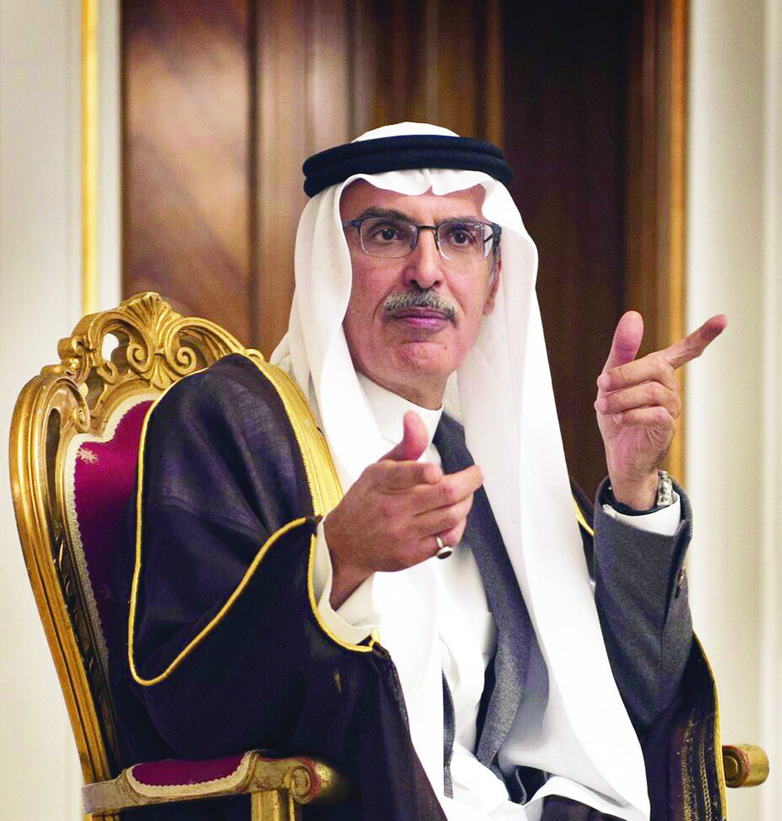 مكتفي فيك حتى في غيابك
ماسمحت لـ غيرك يملي مكانك .

#بدر_بن_عبدالمحسن