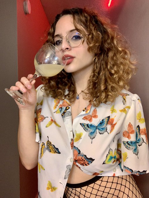 Just so you know I&rsquo;m a light weight, so I&rsquo;m cheap to get drunk XoXo (I get pretty naughty) https://t