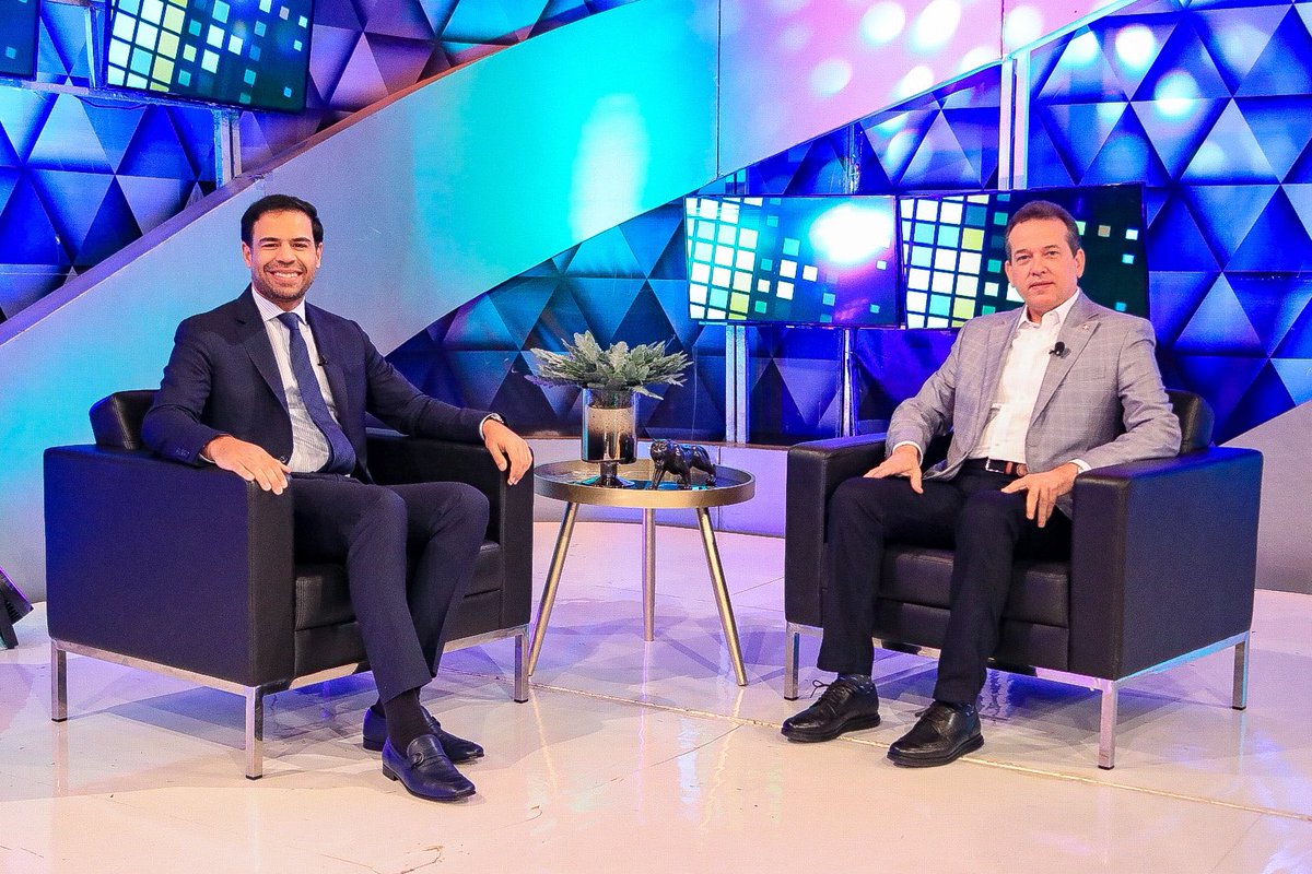 MasRoberto11's tweet photo. Hoy el ministro @itobisono conversa con @robertoangel02 sobre el crecimiento de las #ZonasFrancasRD en @MasRoberto11 #ItoEnMasRoberto https://t.co/7tn4YD7Ssh