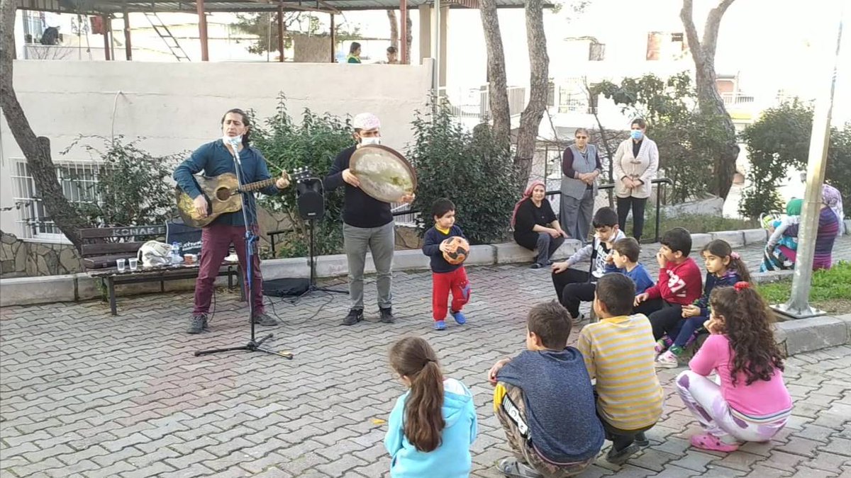 🎙 Podcast | Kasım Taşdoğan: “Ekonomik gücü olmayanlar sanatsız mı kalsın?”
 “Sadece müzikle ya da sanatın bir dalıyla geçimini sağlamaya çalışanlar çoğunlukla sokakta” diyor.

open.spotify.com/episode/2e8rva…
<a href="/sendika_org/">sendika.org</a>