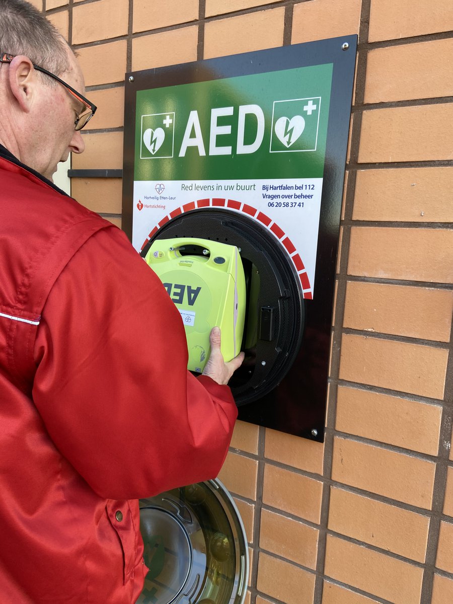 Ook op zondag worden de AEDs gecontroleerd na een mogelijke reanimatie inzet. Eventuele gebruikte AEDs worden vervangen door een reserve AED, zodat er altijd een AED beschikbaar is. <a href="/HartslagNu/">HartslagNu</a> #hartslagnu #hartveiligettenleur #reanimatie #burgerhulpverlener