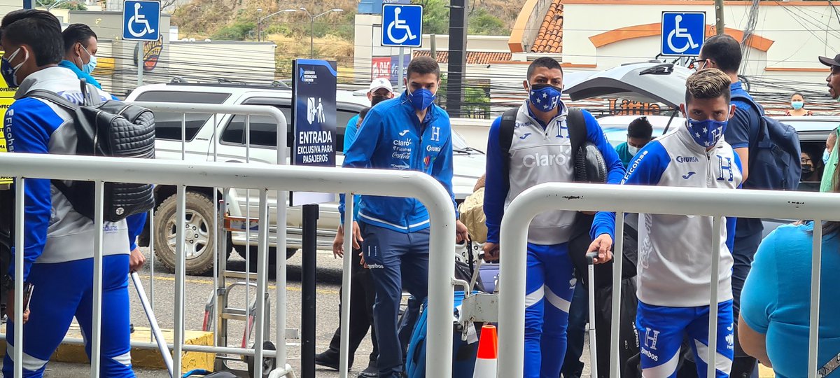 FFH_Honduras's tweet photo. 🛩 Viaja #LaH23 👋🏾 hacia #CostaRica 🇨🇷.
#Amistosos @fedefutbolcrc #SueñoOlímpico #Honduras #FENAFUTH https://t.co/WZ8xwbqvTu