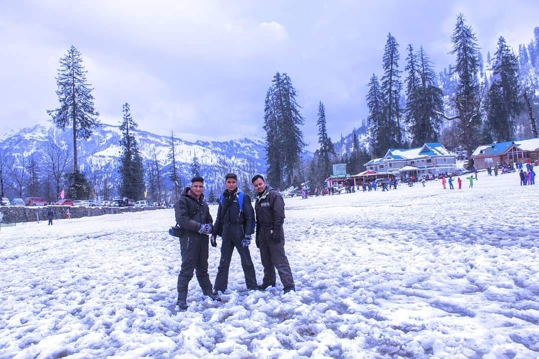 How's your winter going on so far? 

Write down all your wishes and work on them one by one.

#travellingthroughtheworld #traveler #travellife #snowman #snowfall #travelgram #travelgoals #travelsquad #winters #travelvlog #travelvlogger #travelphotography📷 #travelwithtrangers_