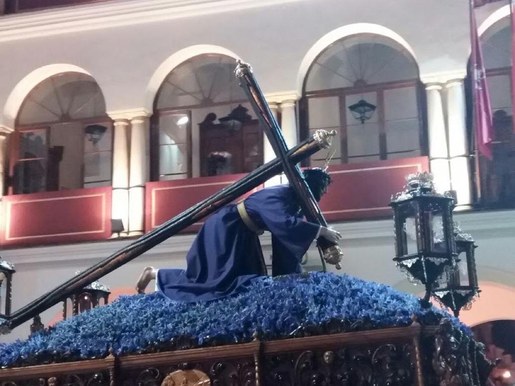 Señor, enséñame tus caminos, instrúyeme en tus sendas:
haz que camine con lealtad;
enséñame, porque tú eres mi Dios y Salvador.