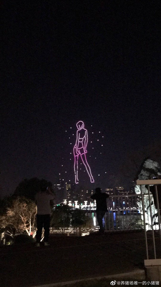 NiniLilimario's tweet image. Lisa's Fanboy (57) Amazing Drone Show for #LISAS's Solo🔥

2021 LISA SOLO COMING SOON
#BLACKPINK
@BLACKPINK