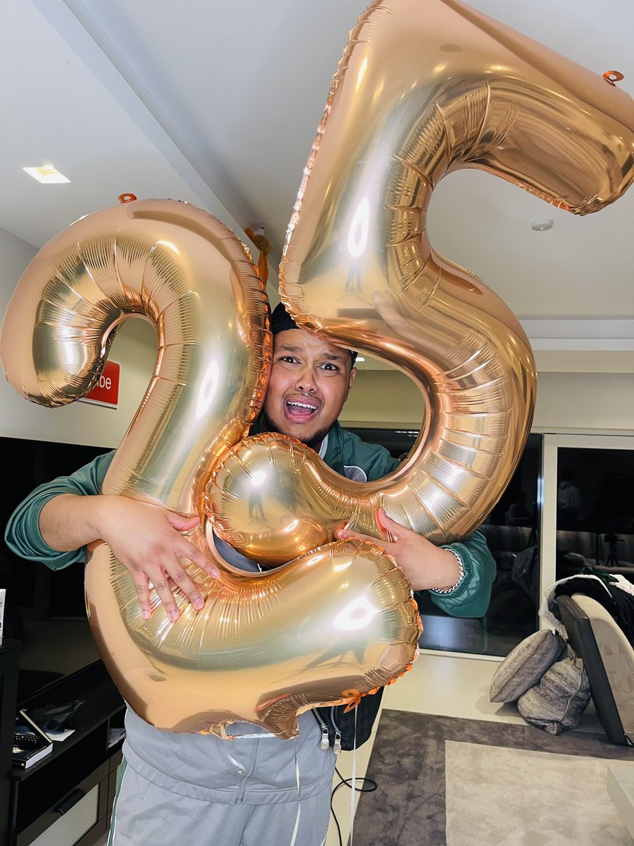 Chunkz's tweet photo. 25.... thank you for the birthday messages ❤️ https://t.co/PzdWDKUJgP