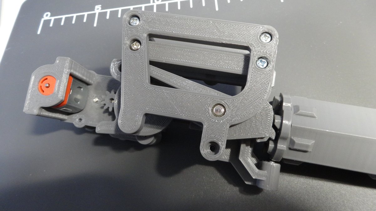 ユウタ 制御スキルがザコなのでワンモータの単純回転から減速機やカムやスライドレールやクランクやラチェットやボールプランジャをどうにか組み合わせて給弾機構を動かしている ユウタ 制御スキルがザコなのでワンモータの単純回転から減速機やカムやスライドレールやクランクやラチェットやボールプランジャをどうにか組み合わせて給弾機構を動かしている