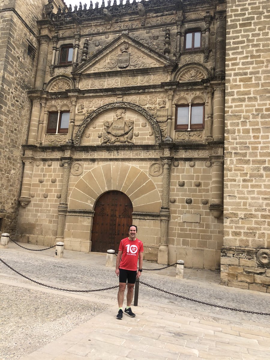 adelablanca's tweet photo. Corriendo por la educación de niños y niñas disfrutando del Patrimonio #10porlaEducación @Entreculturas @SAFAUbeda @aytoubeda @GrupoCPHE https://t.co/VjQWUeKkfg