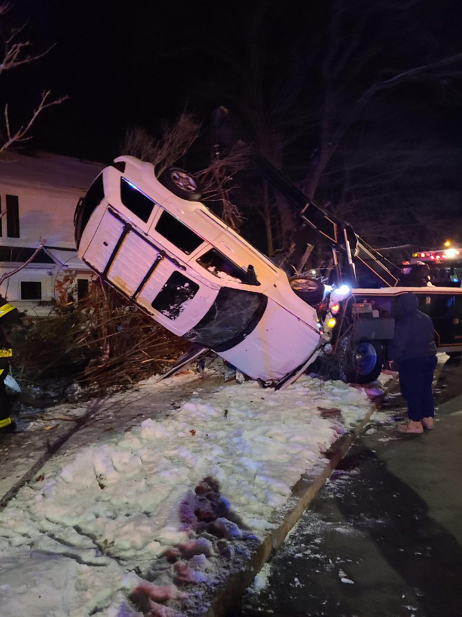 This was what our crews, as well as the @MelrosePolice @MassStatePolice were working on in the early morning hours on the L.F.P.  #rollover.    Thank you to Rigano's also.