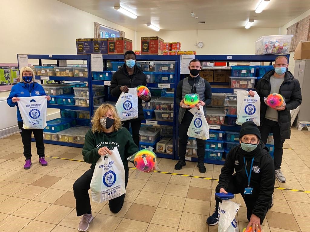 Rochdale AFC players Jimmy Ryan, Kwadwo Baah &amp; Matty Done paid a visit to the Community Warehouse this week, donating activity packs to families in need. 

The packs were put together by <a href="/RAFCCommunity/">Rochdale AFC Community Trust</a> who have also established a Community Food Pantry at the Crown Oil Arena.