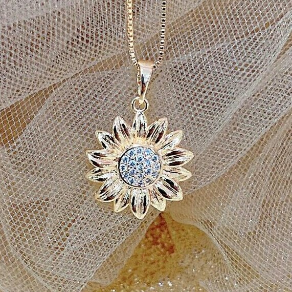 stuffbagsph's tweet photo. #StuffBagsIC Interest check!
Does anyone want us to sell these Daisy and Universe, Pentagon-inspired Dainty necklaces? 😊
Estimated Price: below Php 200 comes with box!
Please help us decide below👇
(Poll in the thread) https://t.co/Kqbr3YimEN