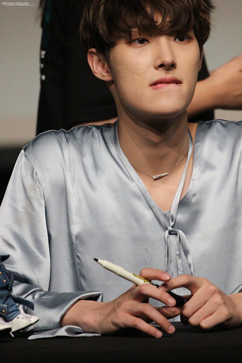 SONGMINGILOOKS's tweet photo. https://t.co/XAmJoaebEt