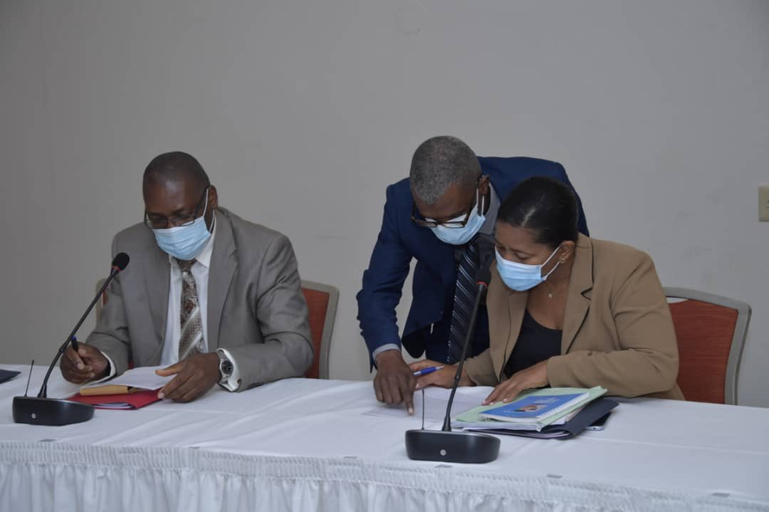 MathiasPierre00's tweet image. Rencontre d’information entre le Comité Consultatif Indépendant (CCI), 2 représentants de BINUH et @MathiasPierre00, le Ministre Chargé des Élections pour un partage d’informations et d’expériences sur l’avant projet du texte en circulation sur la Nouvelle Constitution.